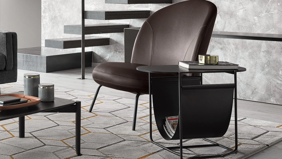 Portariviste tavolino Magazine in cuoio e metallo con top in legno di Calligaris