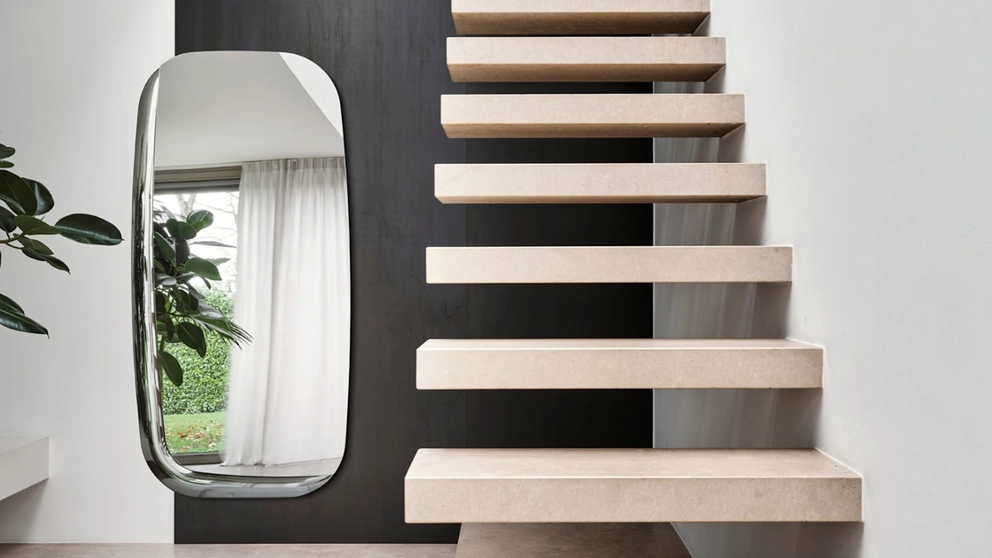 Specchio con cornice in vetro Colette di Calligaris