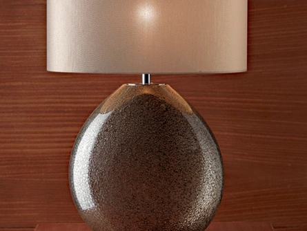 Lampada da tavolo Elettra con vaso in vetro e limatura di ottone e paralume in tessuto di Le Fablier