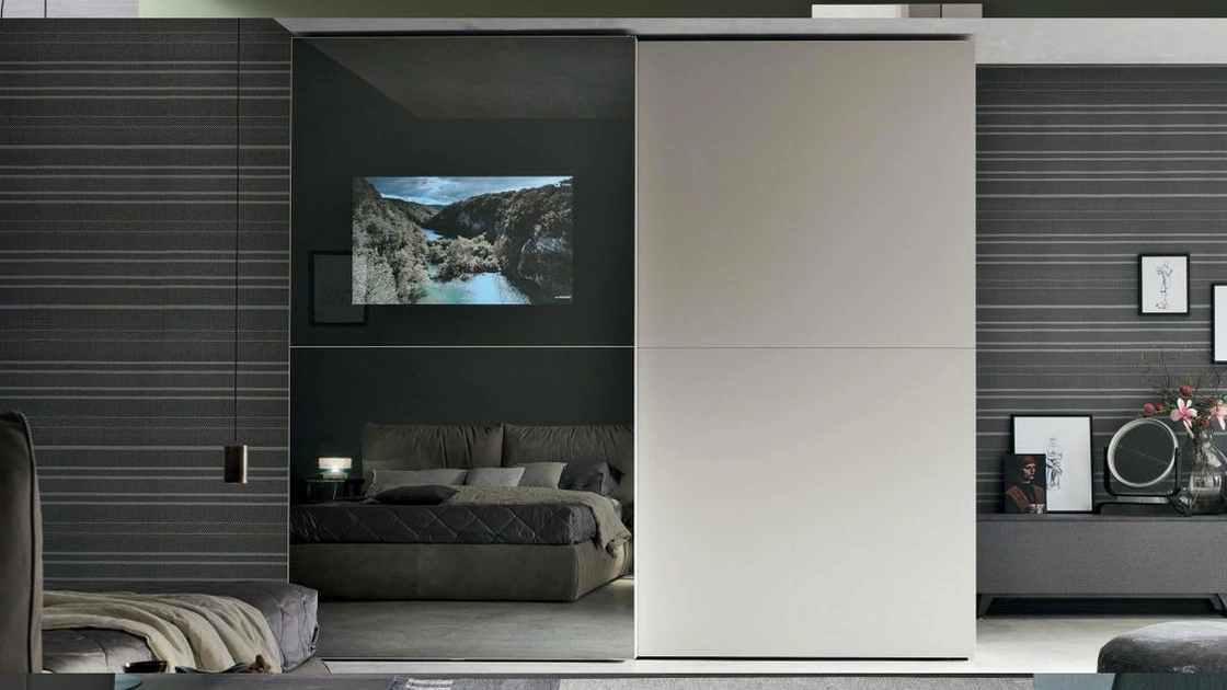 Armadio con anta scorrevole Vision con Tv integrata di Tomasella