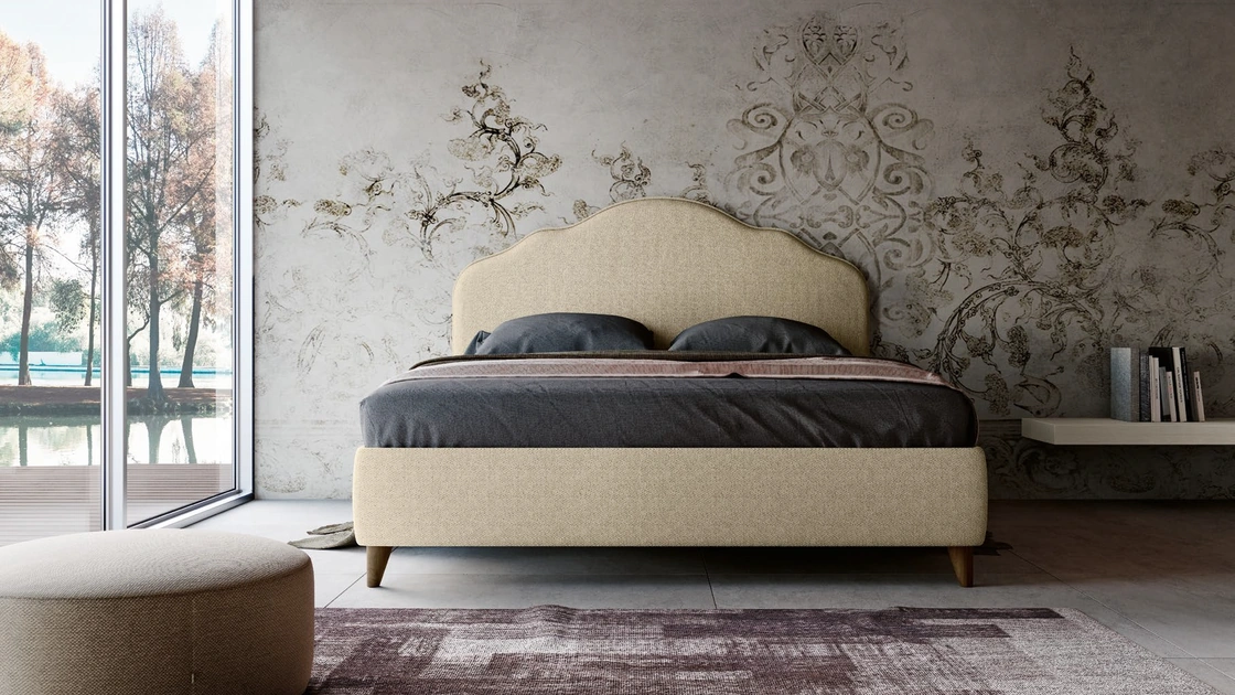 Letto dal design classico in tessuto imbottito con testiera sagomata Barcellona di Imab
