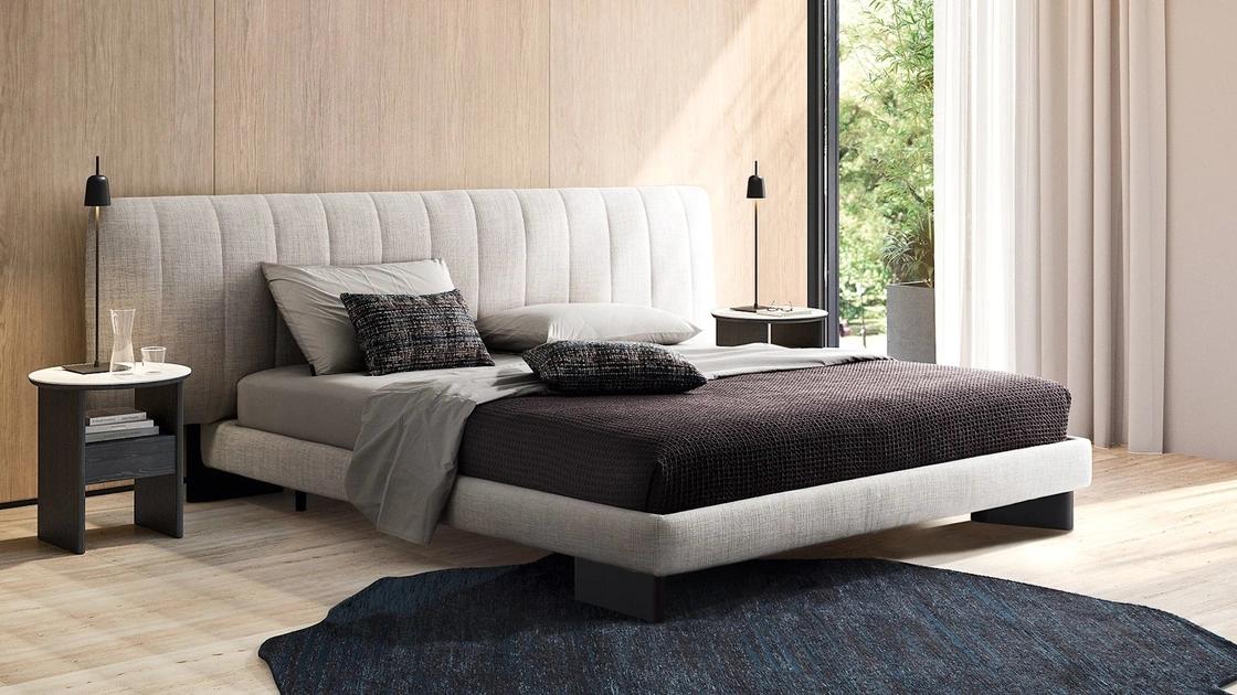 Letto in tessuto imbottito con testiera trapuntata Kilian di Calligaris