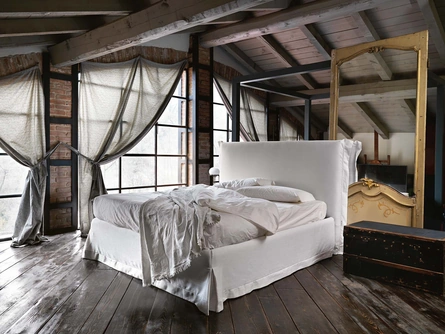Letto con testiera imbottita Chloè di Noctis