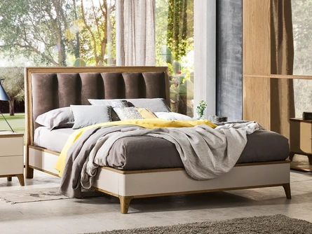 Letto Deva con testiera in pelle di Le Fablier