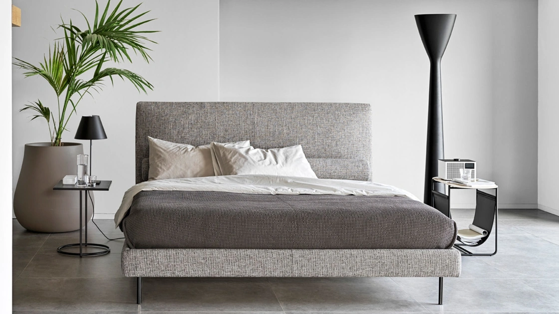 Letto con testiera Mies di Calligaris