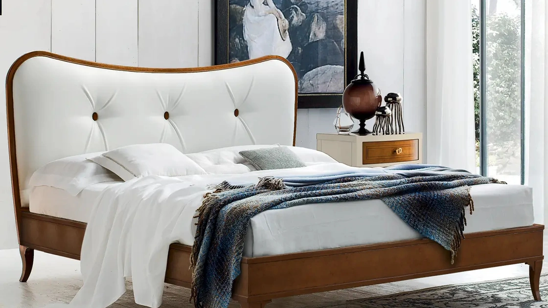 Letto classico con testiera imbottita in ecopelle Nuvola di Le Fablier