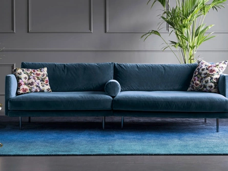 Divano lineare in tessuto con piedini in metallo Mies di Calligaris