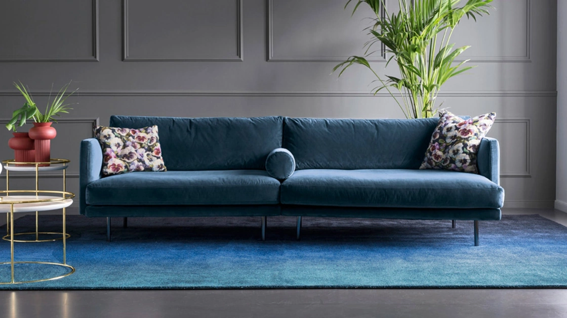 Divano lineare in tessuto con piedini in metallo Mies di Calligaris