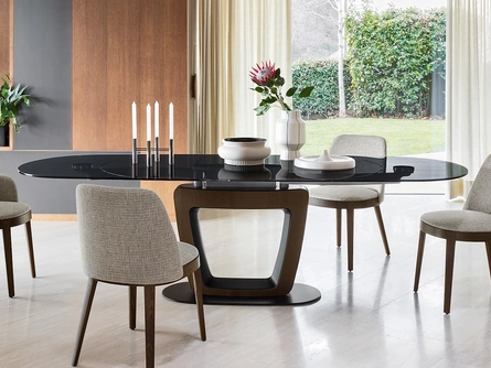 Sedia Adèl in tessuto con o senza braccioli con gambe in legno massello di Calligaris