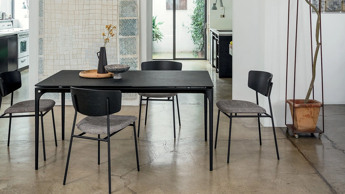 Sedia in legno con seduta imbottita Fifties di Calligaris