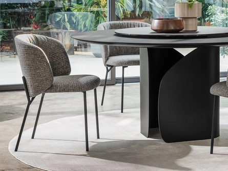 Sedia Sweel in tessuto imbottito con gambe in metallo di Calligaris