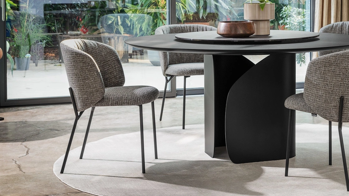 Sedia Sweel in tessuto imbottito con gambe in metallo di Calligaris