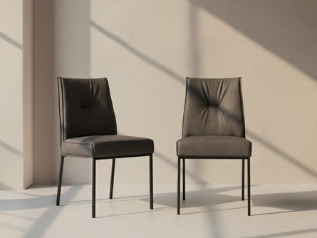 Sedia imbottita in pelle Romy di Calligaris