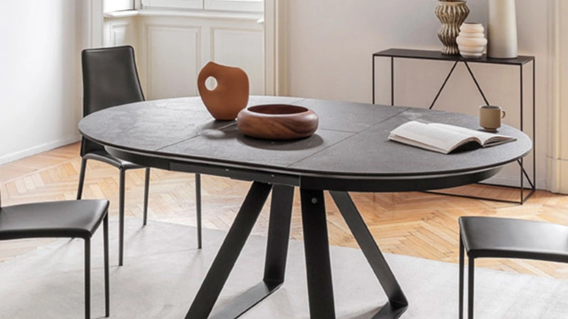 Tavolo allungabile con piano in ceramica e gambe in metallo Atlante di Calligaris