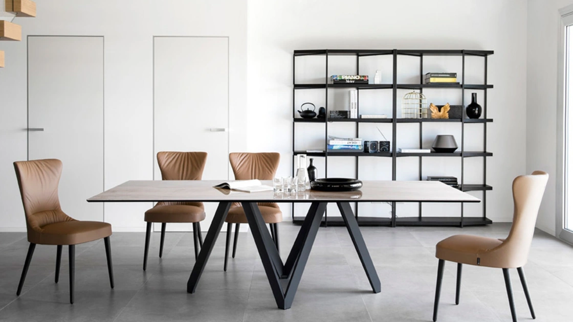 Tavolo Cartesio con top in accoppiato ceramica-vetro di Calligaris