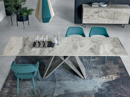 Tavolo allungabile Delta in gres porcellanato effetto marmo con basamento in laminato effetto metallo di Target Point