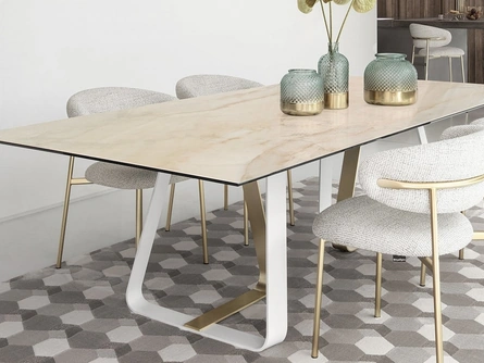 Tavolo rettangolare Sunshine con piano in ceramica e base in metallo di Calligaris