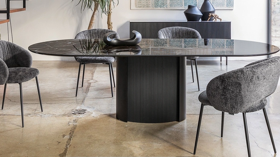 Tavolo Yoroi in ceramica di Calligaris