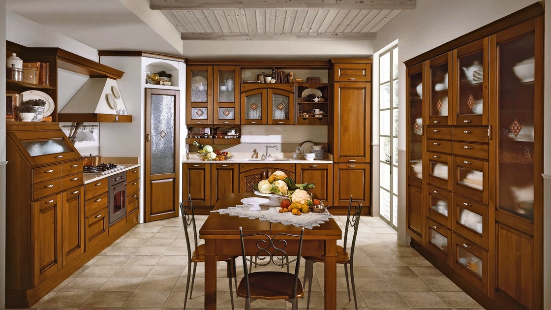 Cucina Classica Etrusca angolare in legno e vetro decorato di Aran