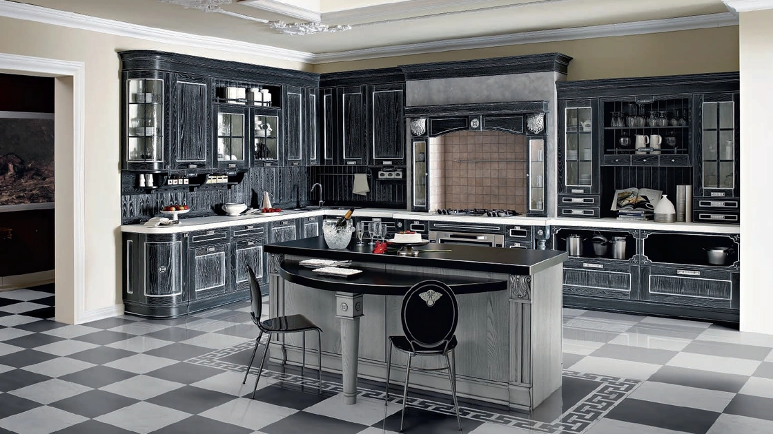 Cucina Classica angolare con isola centrale Imperial Charme in Fassino Antracite decapato con decorazioni argento di Aran