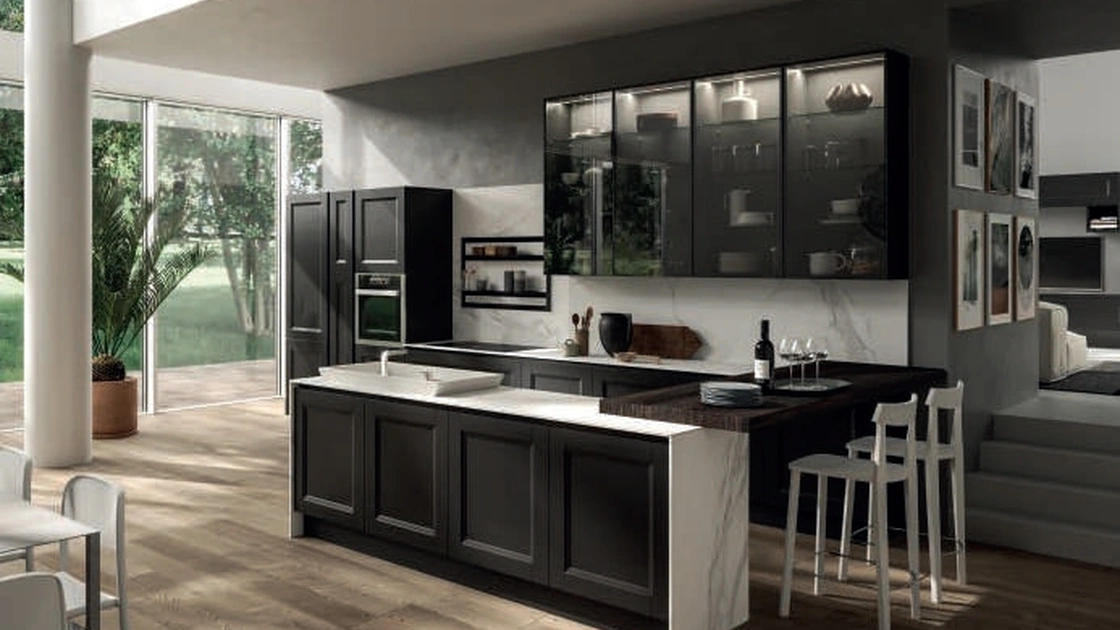 Cucina Classica Ylenia in legno di frassino laccato nero e top in grès statuario di Aran