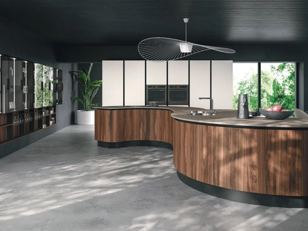 Cucina Design Volare con isola centrale dalle forme curvilinee in Legno di Aran