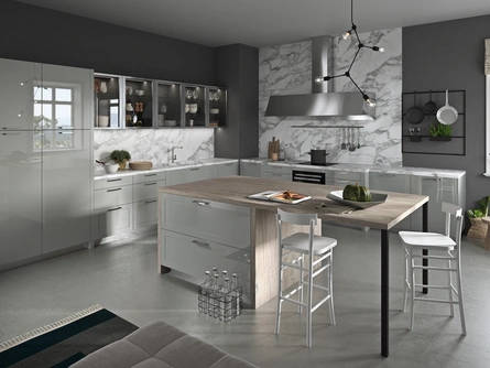 Cucina Moderna angolare con isola Vita Bella in laccato lucido Grigio e top in marmo di Carrara di Aran