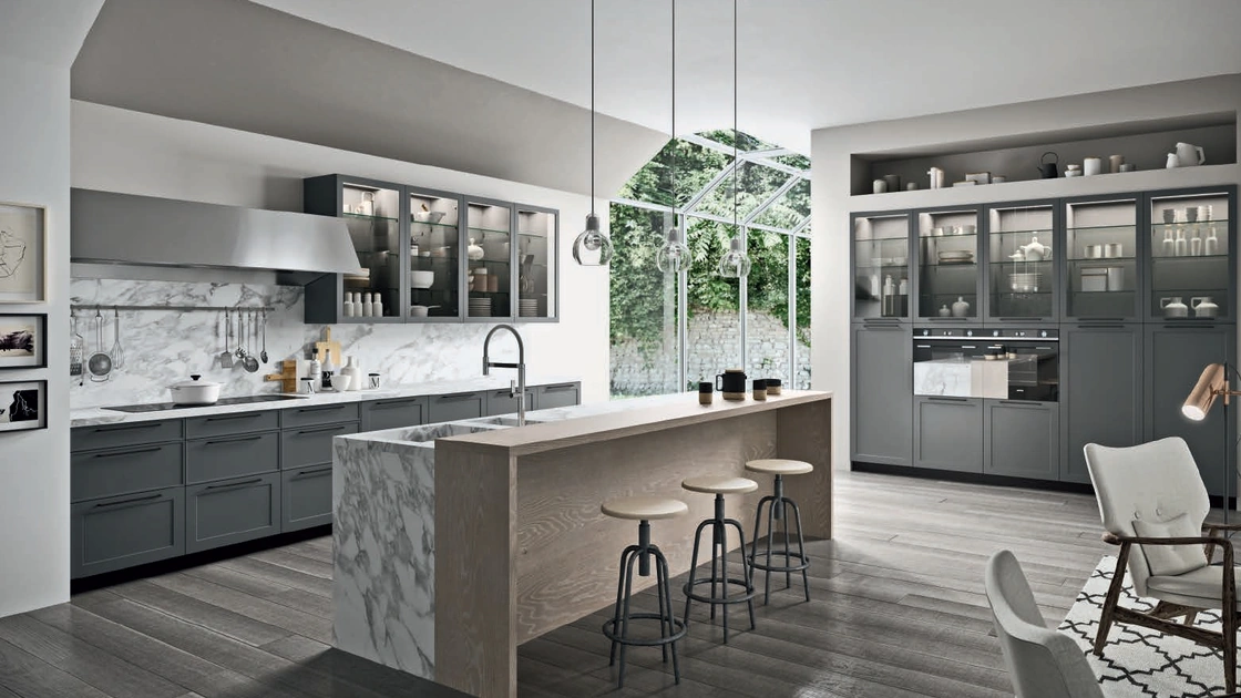 Cucina Moderna Vita Bella in laccato Grafite con isola in Marmo di Carrara e legno di Aran
